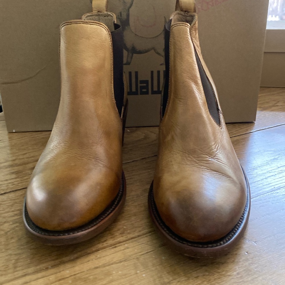 Gee WaWa Leather Ankle Boots Size 8